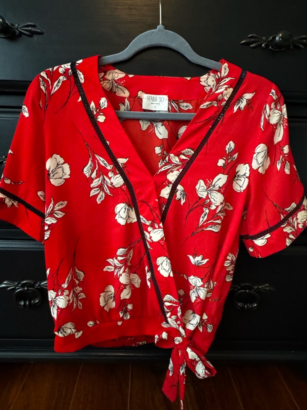 Sienna Sky Red Floral Tie-Front Women's Top Small